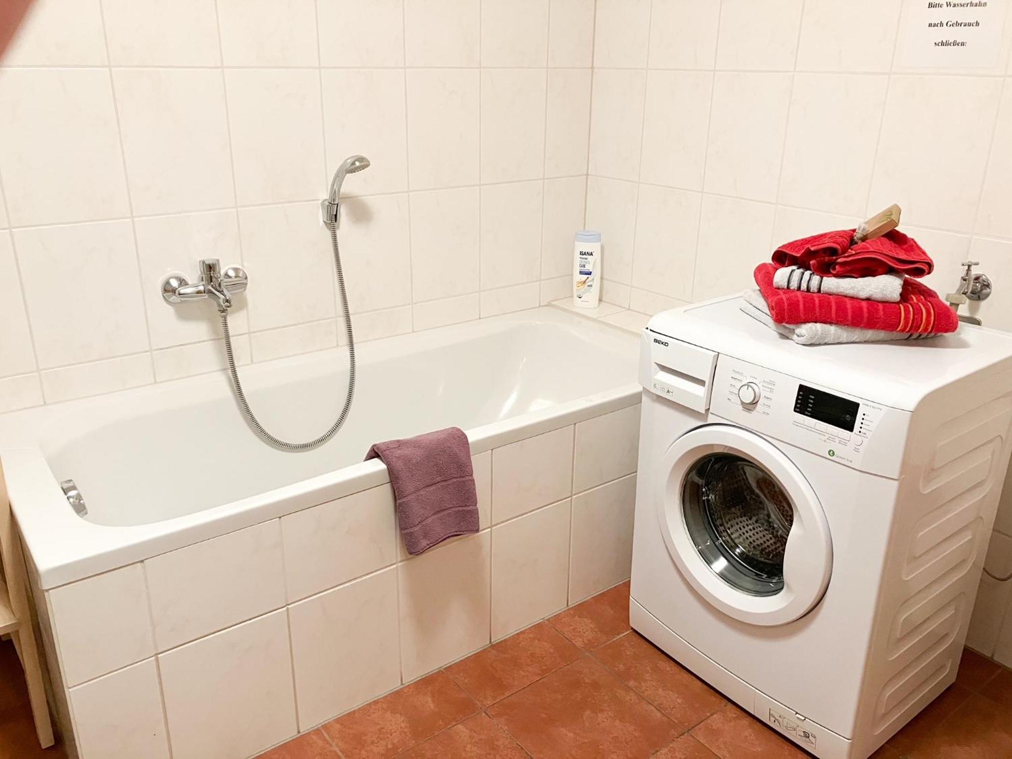 Ferienwohnung Morgensonne Am Kurpark Bad Berka - Parkplatz - Spielplatz - Wlan - 2 Schlafzimmer المظهر الخارجي الصورة